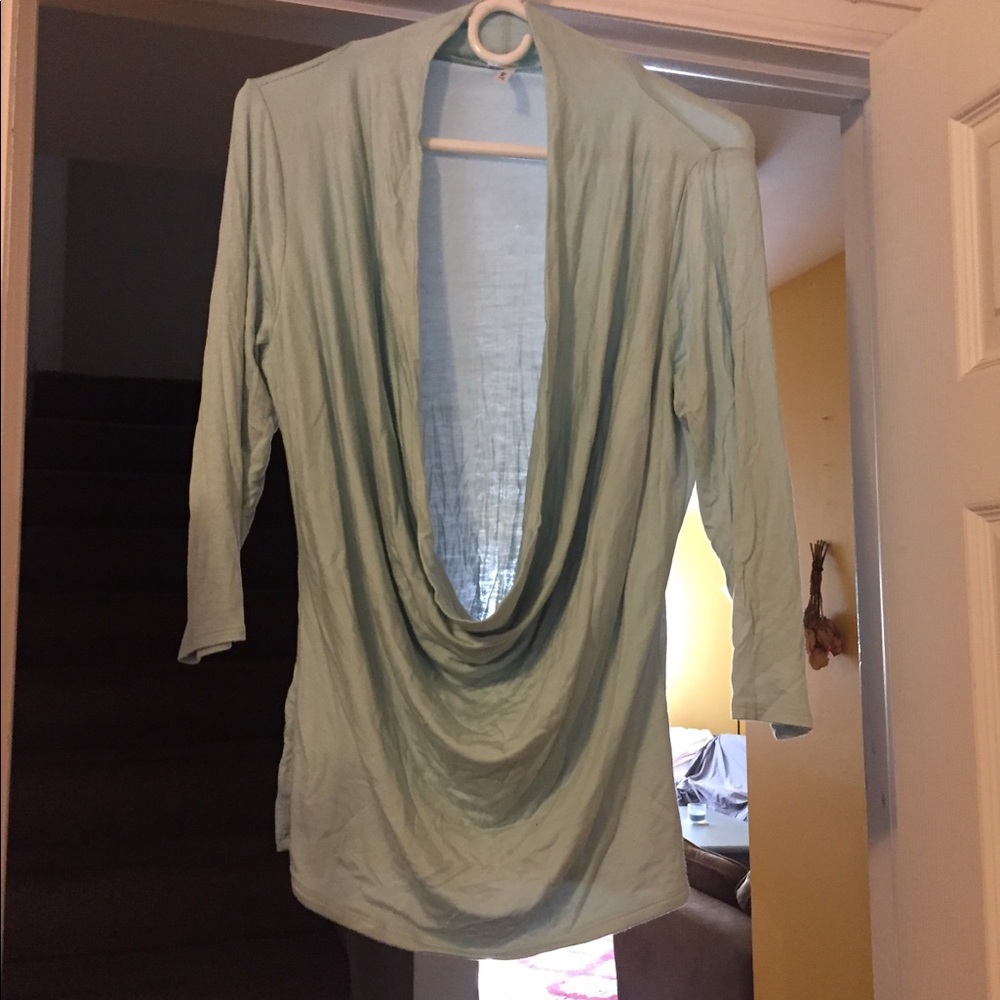 Woman’s top studio Y. Size L